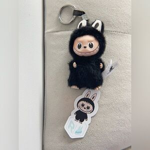 Pop Mart Pin for Love letter R black Labubu